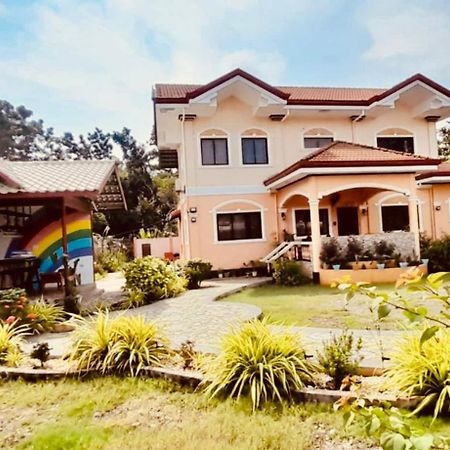 Chateau La Princesa With Cozy Garden & Bar Puerto Princesa Екстер'єр фото