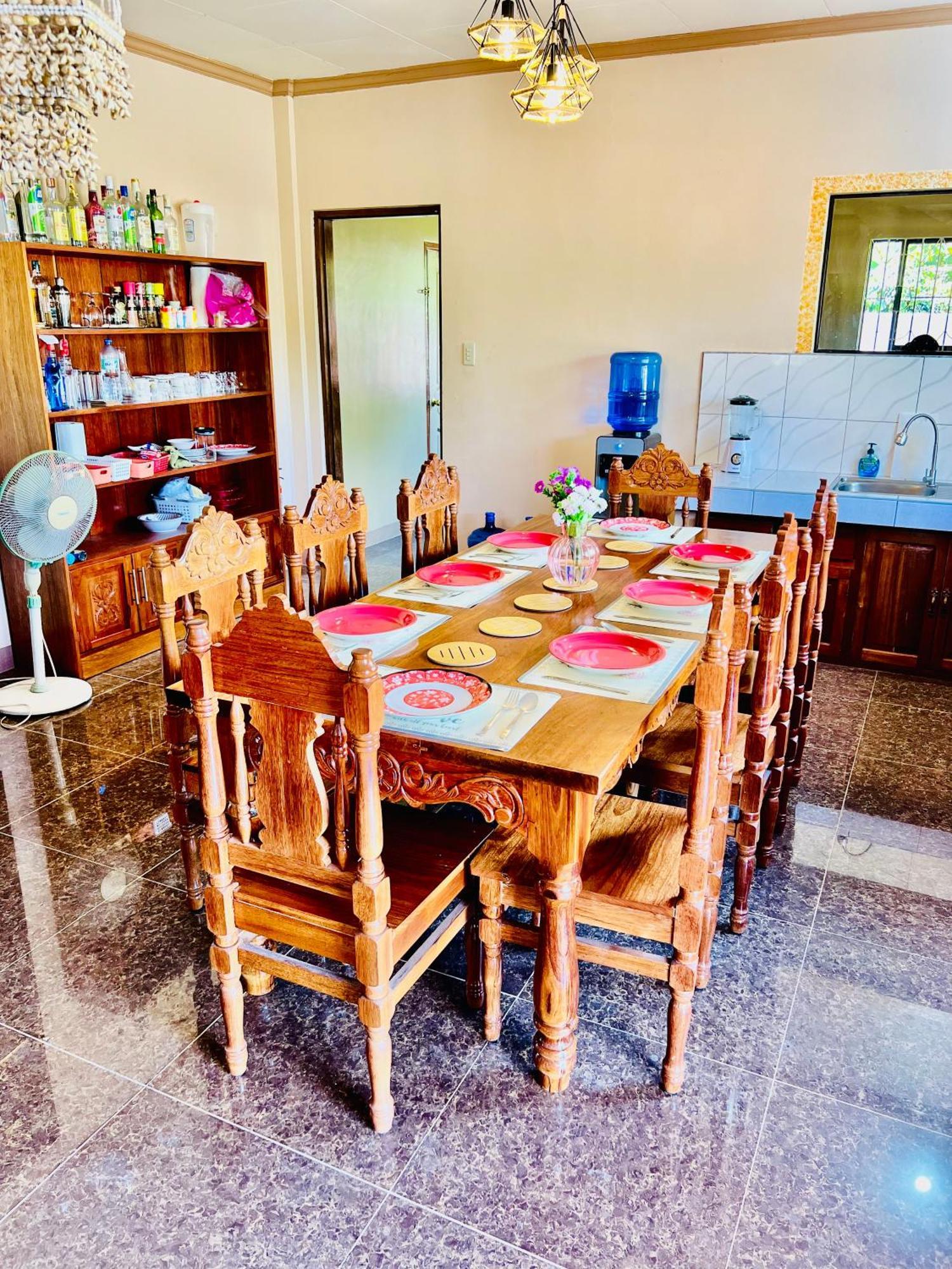 Chateau La Princesa With Cozy Garden & Bar Puerto Princesa Екстер'єр фото