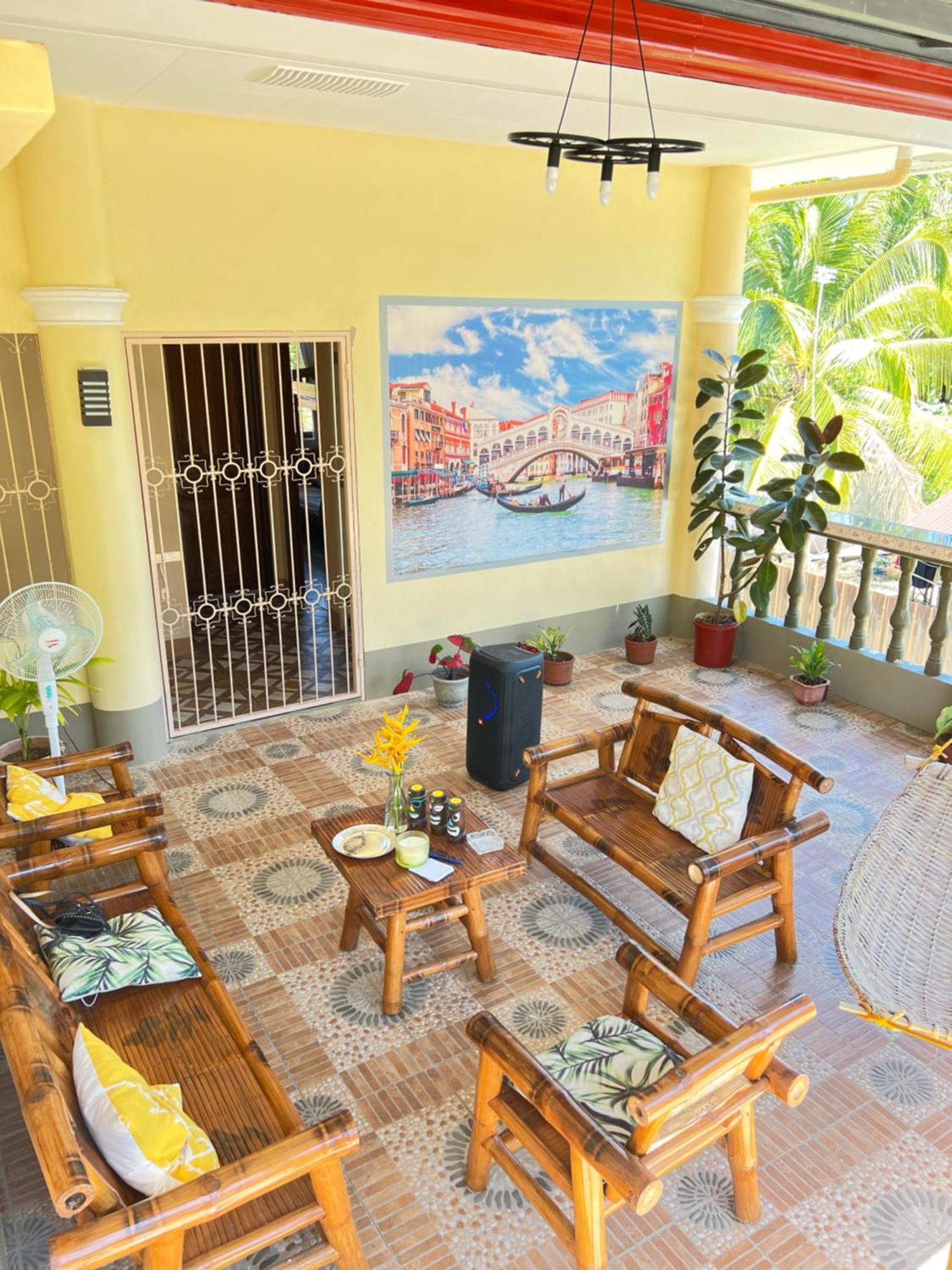 Chateau La Princesa With Cozy Garden & Bar Puerto Princesa Екстер'єр фото