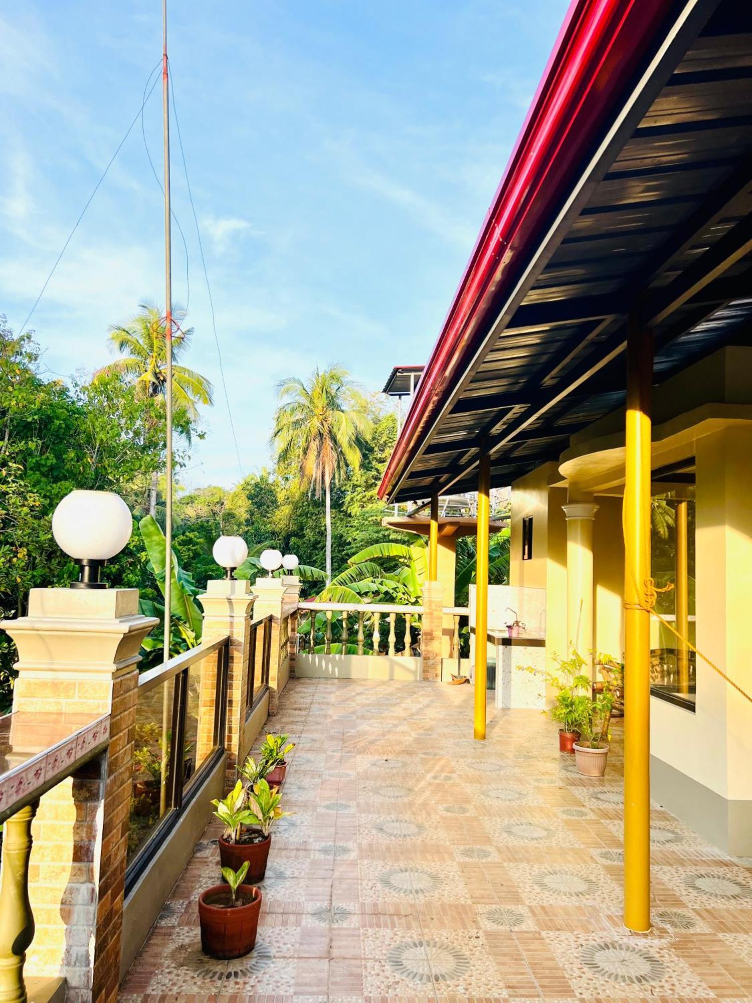Chateau La Princesa With Cozy Garden & Bar Puerto Princesa Екстер'єр фото
