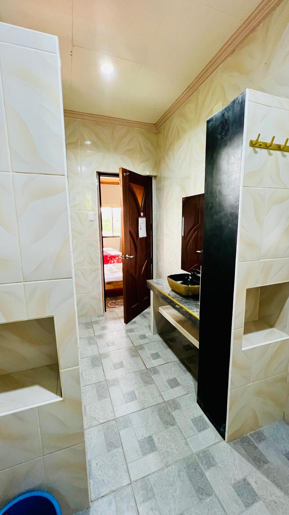 Chateau La Princesa With Cozy Garden & Bar Puerto Princesa Екстер'єр фото